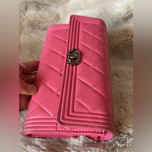 Chanel | Women’s Pink Lambskin Diamond Quilted Boy Flap Long Leather Wallet Lux - Picture 7 of 17